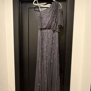 Adriana papell dress nearly new!! Zipper has a tiny area that might need repair.